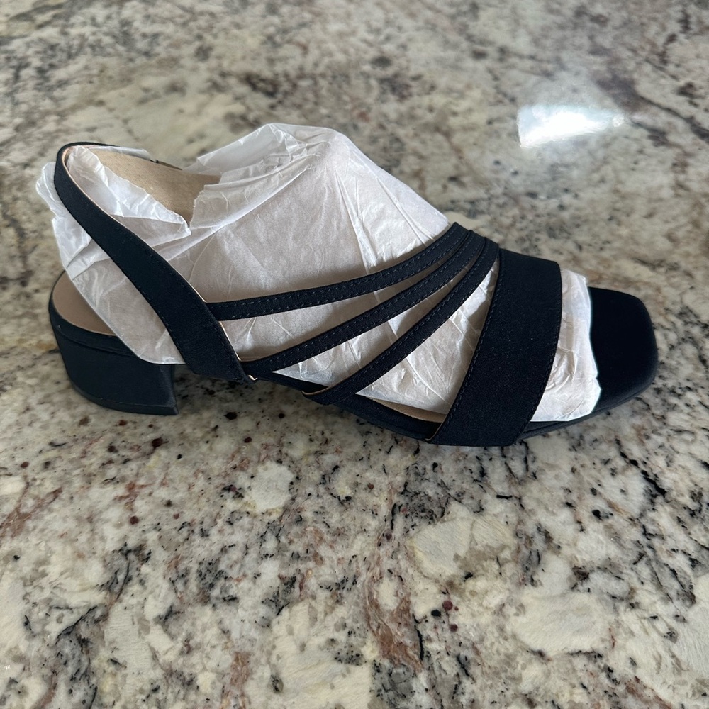 Life Stride Black Strappy Sandals, low Heels - Picture 2 of 5